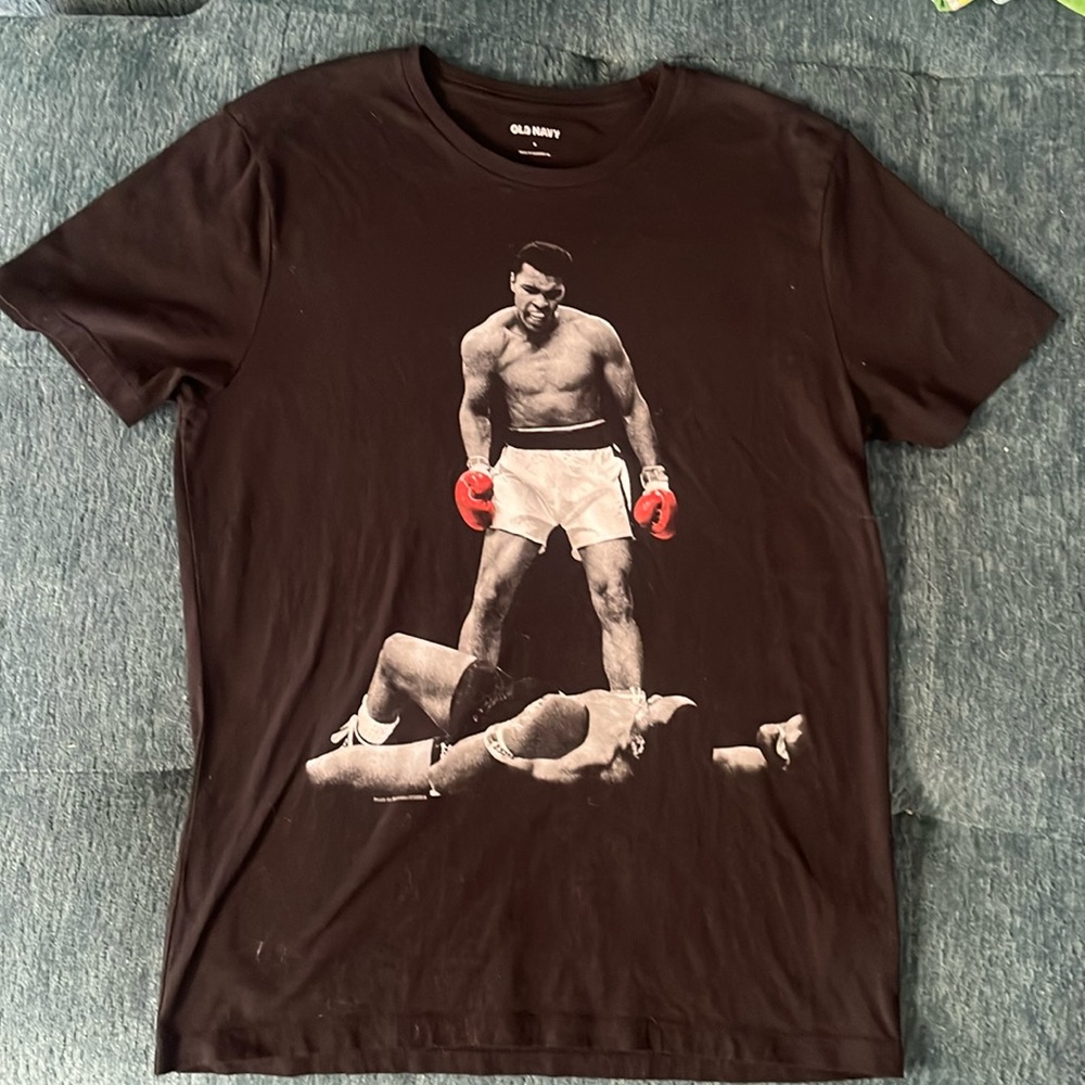 Muhammad Ali graphic tee! Old Navy men’s small sz!
